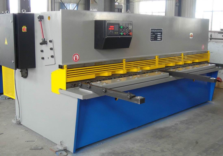 Hydraulic swing beam shear cutting machine
