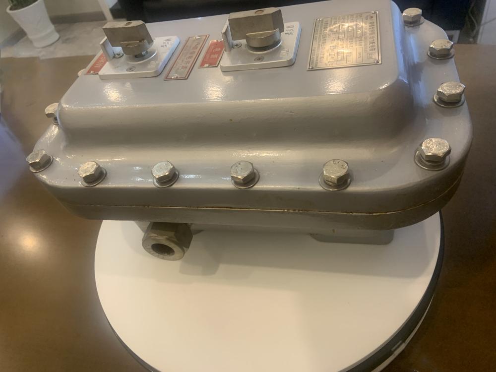 Flameproof lighting power distribution box